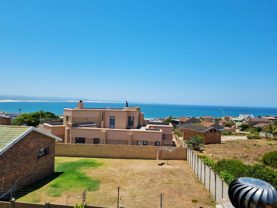 4 Bedroom Property for Sale in Wavecrest Eastern Cape
